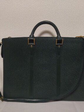 Louis Vuitton Porte Documents Rosan Taiga Epi Sear 2-Way Handbag